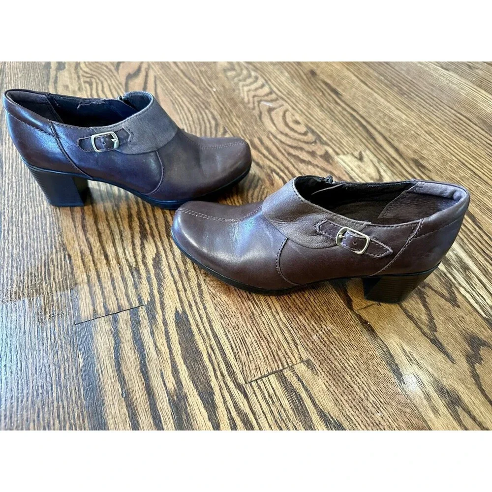 Clarks‎ Bendables Woman Size 6.5 Bootie Slip On Leather Brown Block 2.5
